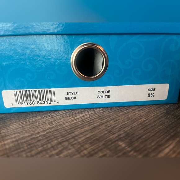 Italian Shoemakers Caro Sandal
Size 8 1/2 - Picture 3 of 3